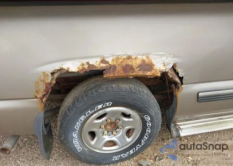 2000 Chevrolet Silverado 1500 from USA, damaged, VIN 1GCEC14V5YE278481